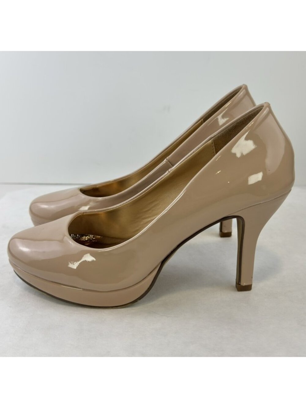 Madden Girl Gwwen Platform Pumps Stiletto Heels Size 6 Faux Patent Leather Nude